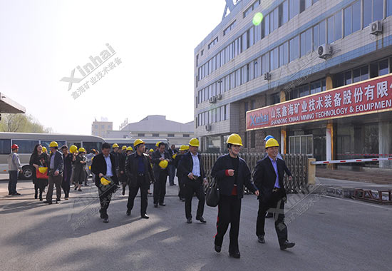 參觀代表有區(qū)工商聯(lián)主席、副主席、秘書長和部分直屬會員企業(yè)代表